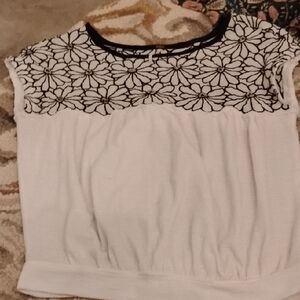 Free People Black And Cream Floral Embroidered Women's Top - Size Xs With Room!